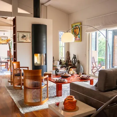 Belle Maison Spacieuse Avec Piscine A